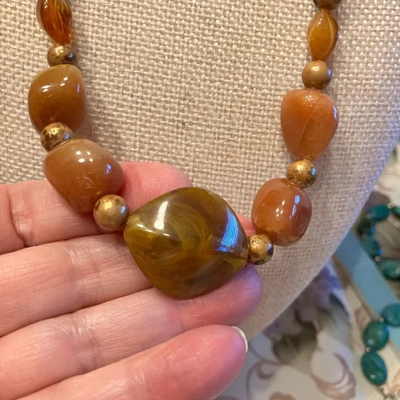 CARNELIAN STONE NECKLACE WITH TOGGEL CLASP AND PEARLS
Vintage Carnelian 18” - Picture 9 of 17